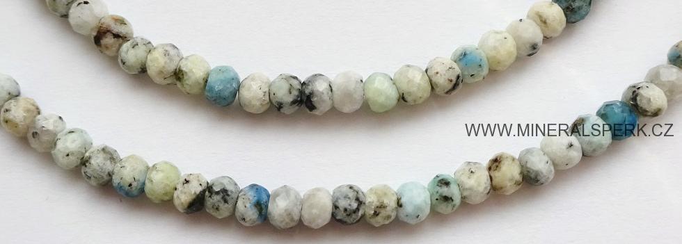 Elegantní náhrdelník z broušeného minerálu K2