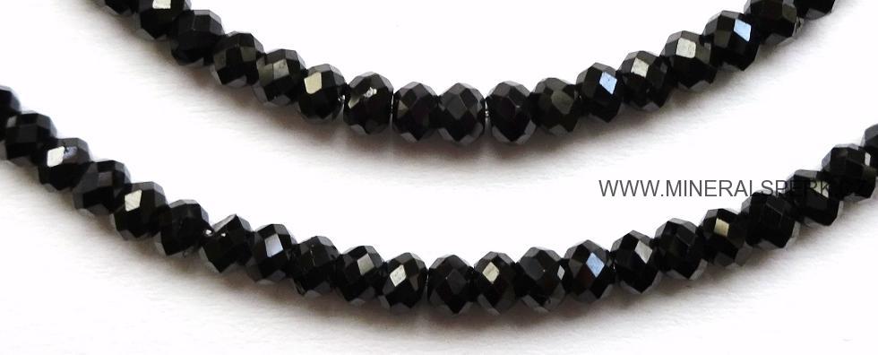 Elegantní náhrdelník z broušeného minerálu spinel