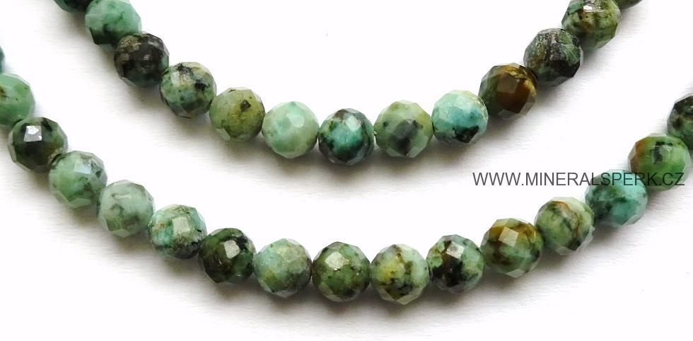 Elegantní náhrdelník z broušeného minerálu africký tyrkys