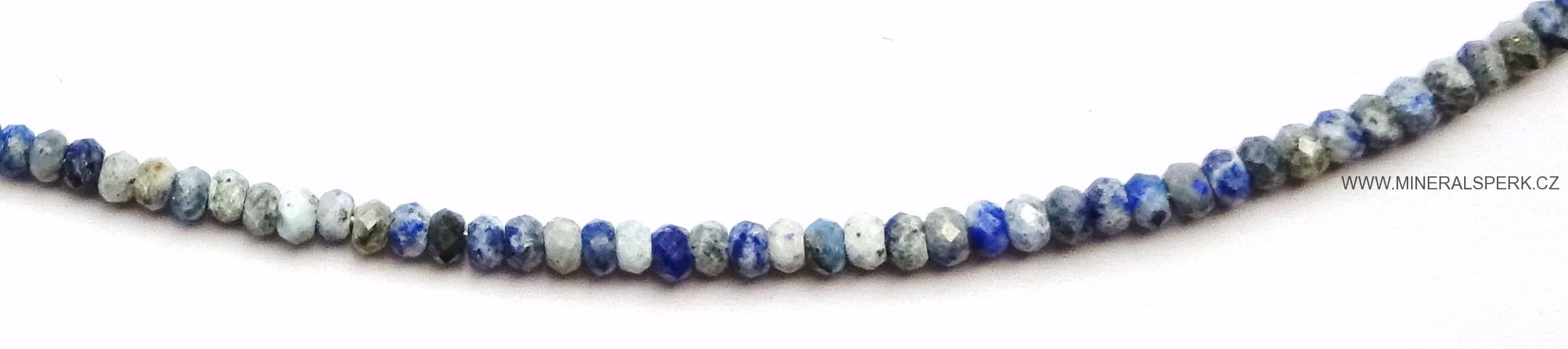 Elegantní náhrdelník z broušeného minerálu lapis lazuli
