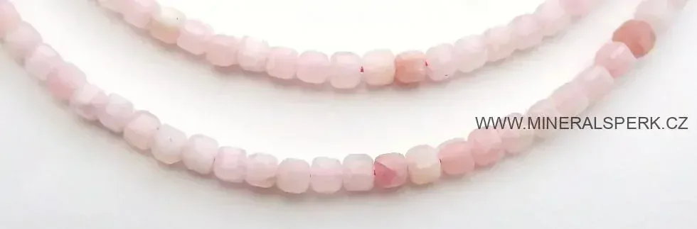 Elegantní náhrdelník z broušeného minerálu růžový opál