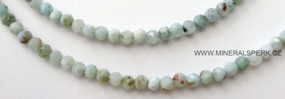 Elegantní náhrdelník z broušeného minerálu larimar