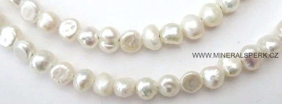 Elegantní náhrdelník - říční perly - bílá
