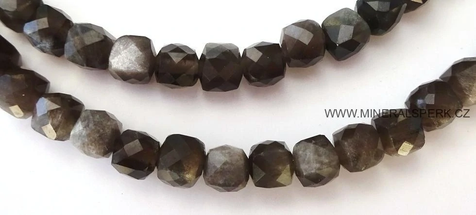 Elegantní náhrdelník z broušeného minerálu stříbrný obsidián
