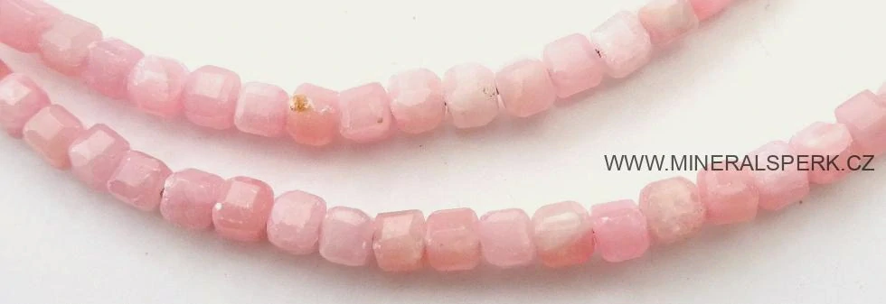 Elegantní náhrdelník z broušeného minerálu růžový opál