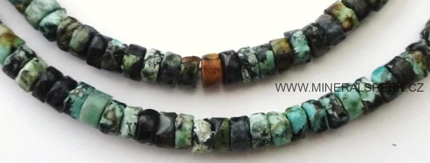 Elegantní náhrdelník z broušeného minerálu africký tyrkys