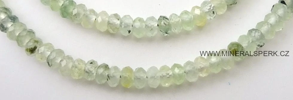 Elegantní náhrdelník z broušeného minerálu prehnit