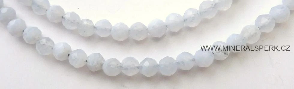 Elegantní náhrdelník z broušeného minerálu chalcedon