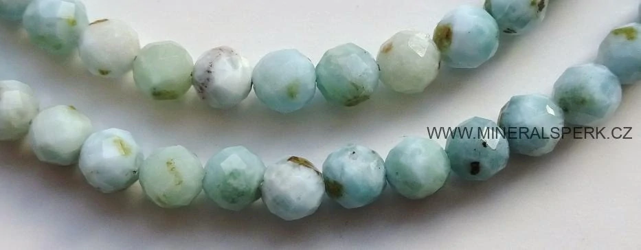 Elegantní náhrdelník z broušeného minerálu larimar