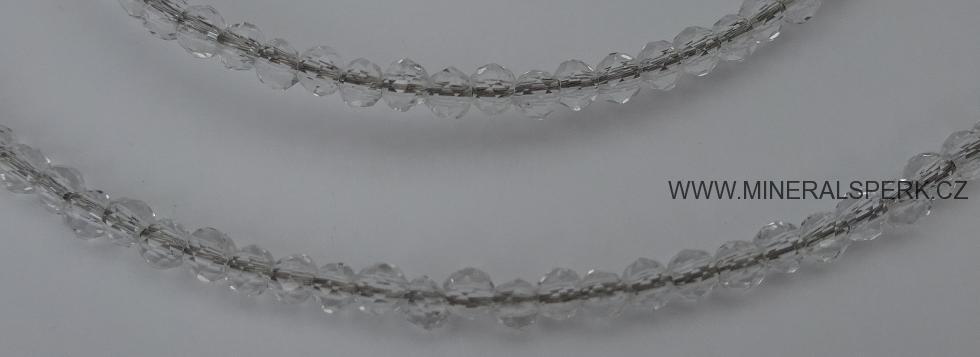 Elegantní náhrdelník z broušeného minerálu křišťál