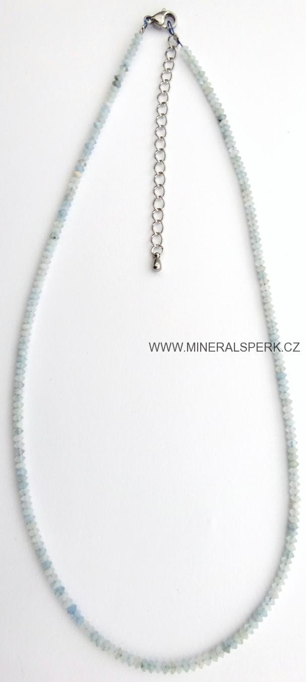 Elegantní náhrdelník z broušeného minerálu akvamarín