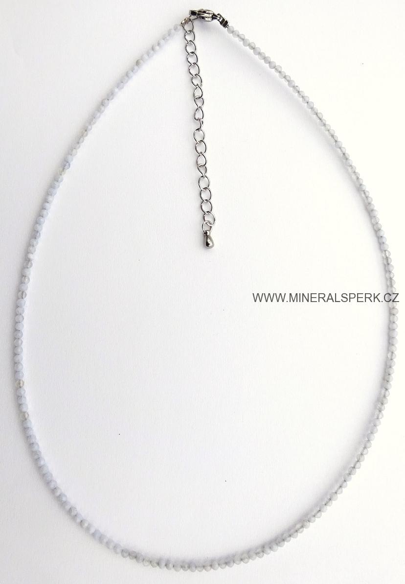 Elegantní náhrdelník z broušeného minerálu chalcedon
