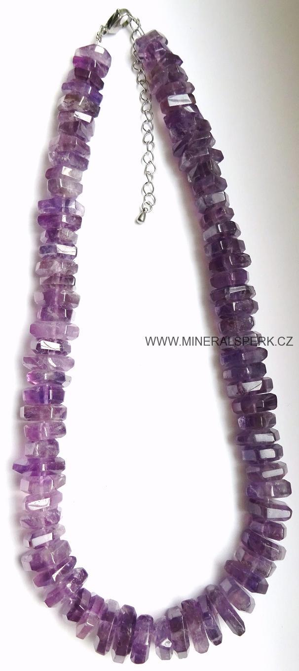 Elegantní náhrdelník z broušeného minerálu ametyst 