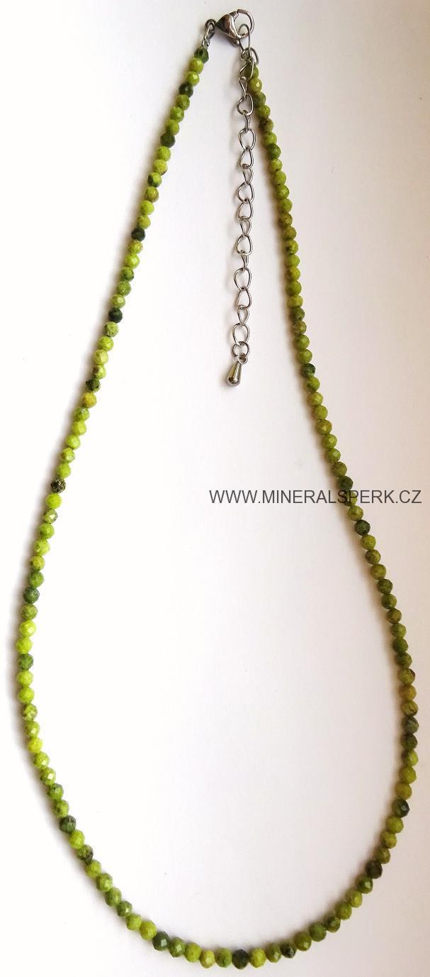 Elegantní náhrdelník z broušeného minerálu nefrit