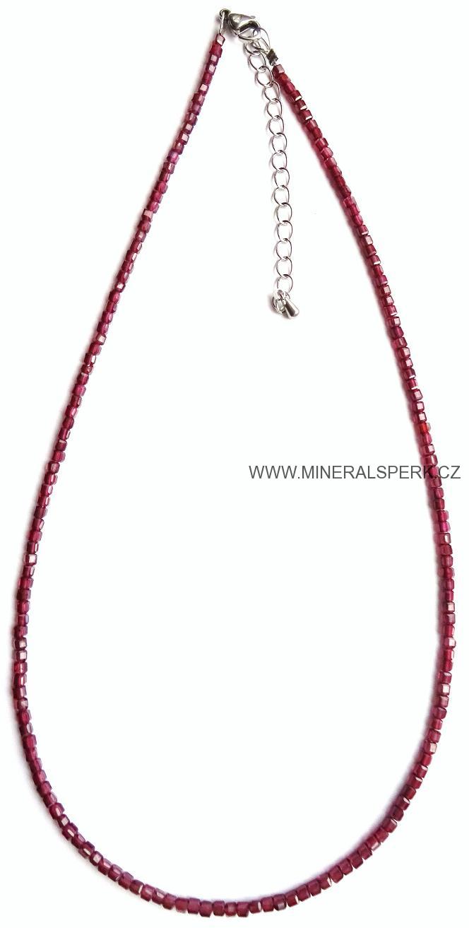 Elegantní náhrdelník z broušeného minerálu granát