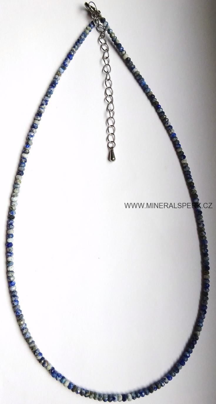 Elegantní náhrdelník z broušeného minerálu lapis lazuli