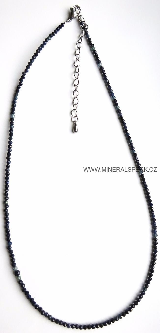 Elegantní náhrdelník z broušeného minerálu safír