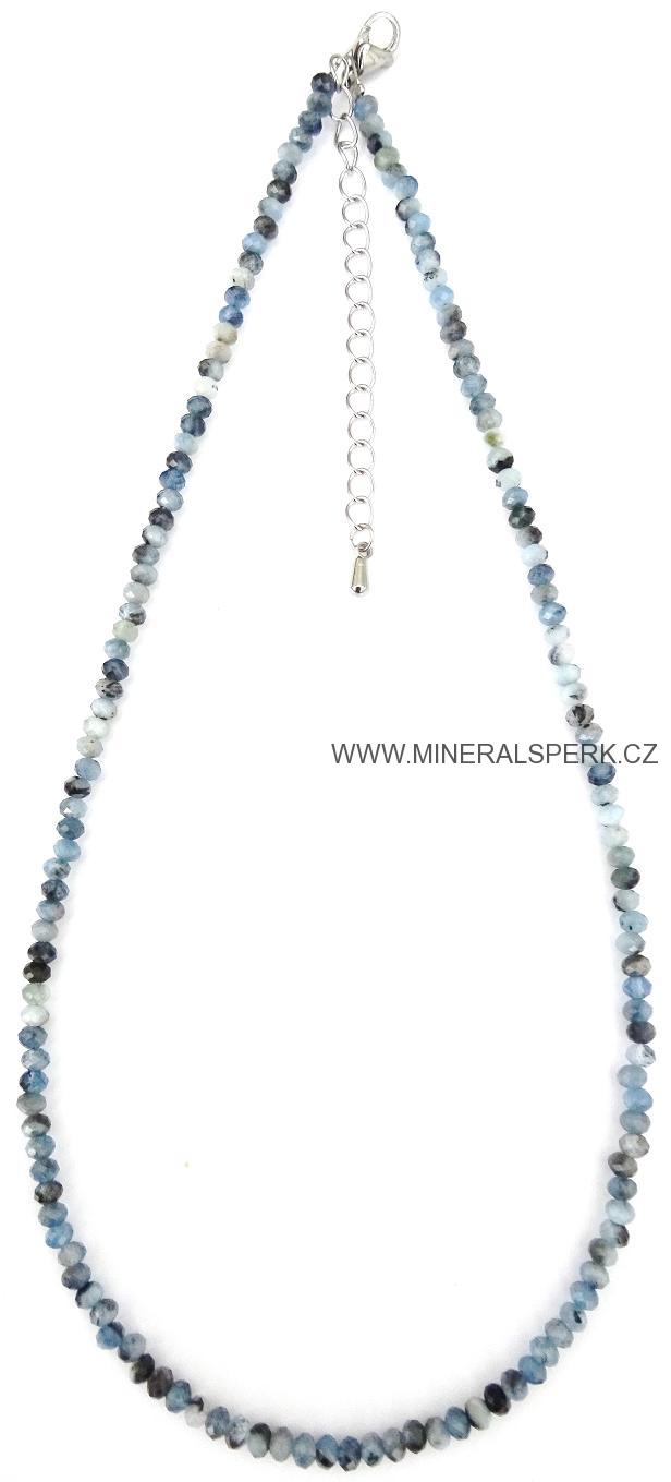 Elegantní náhrdelník z broušeného minerálu akvamarín