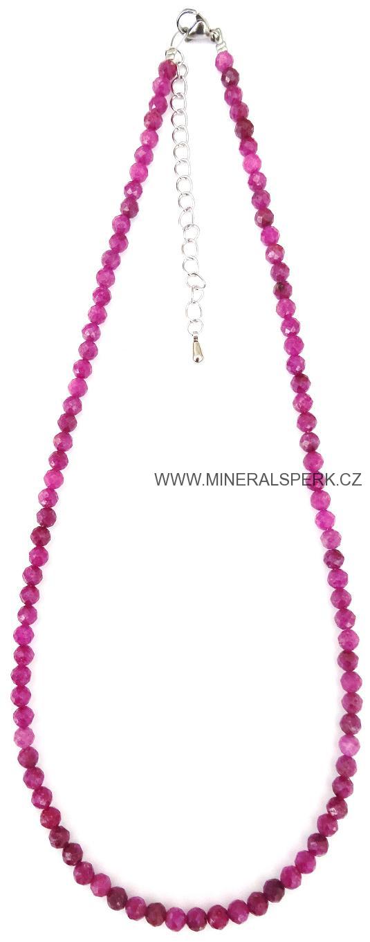 Elegantní náhrdelník z broušeného minerálu rubín