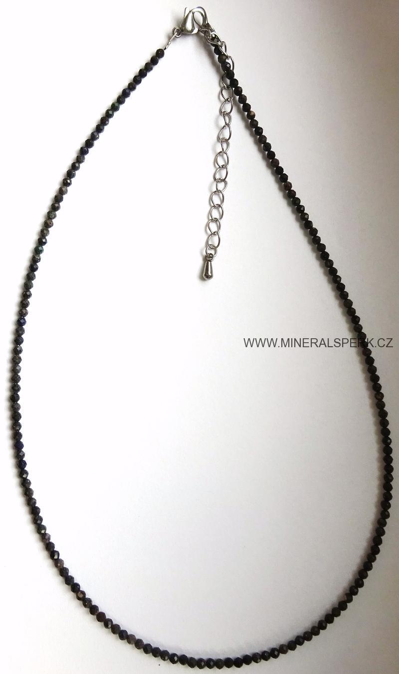 Elegantní náhrdelník z broušeného minerálu černý opál