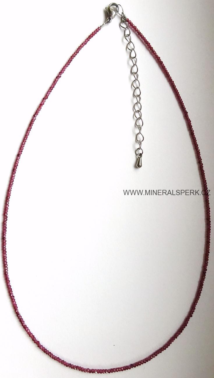 Elegantní náhrdelník z broušeného minerálu granát