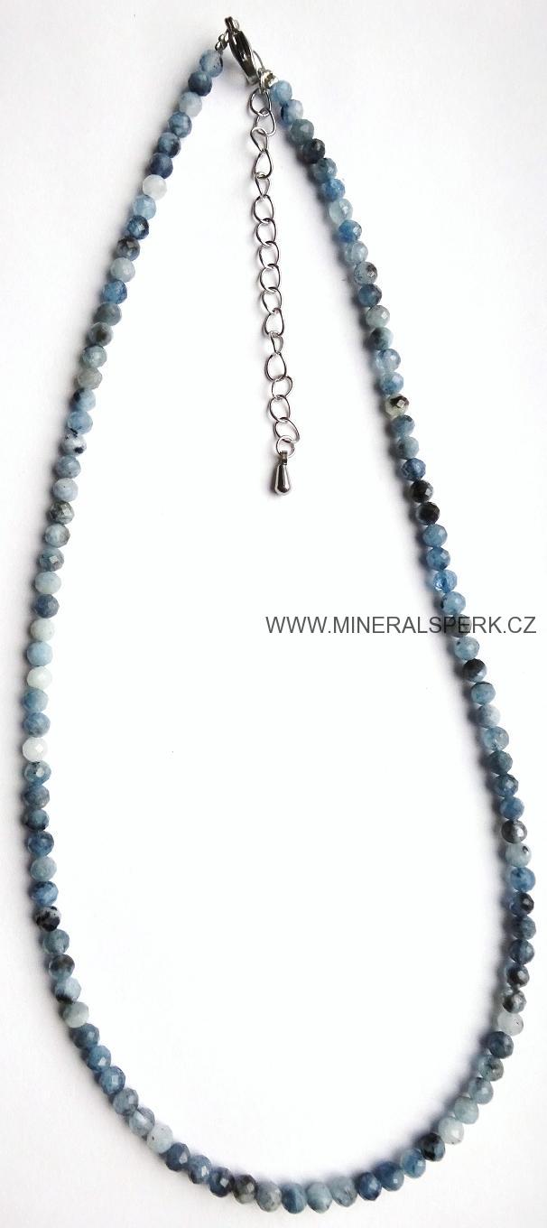 Elegantní náhrdelník z broušeného minerálu akvamarín