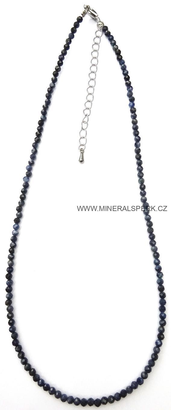 Elegantní náhrdelník z broušeného minerálu safír