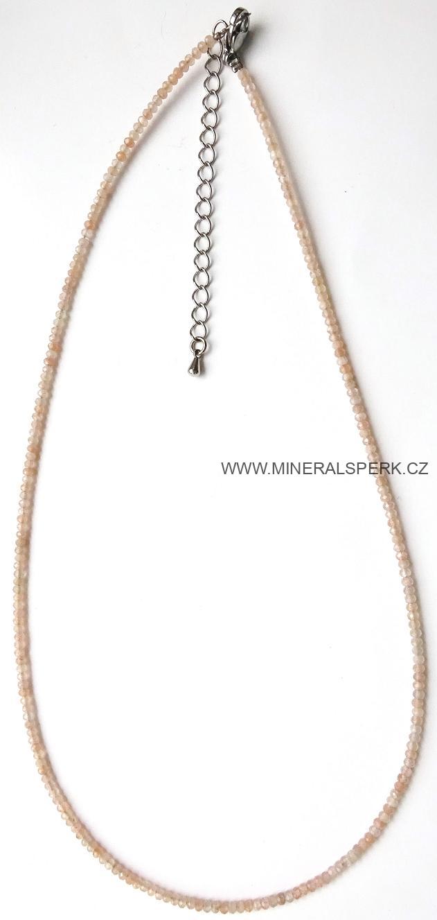 Elegantní náhrdelník z broušeného minerálu měsíční kámen adular