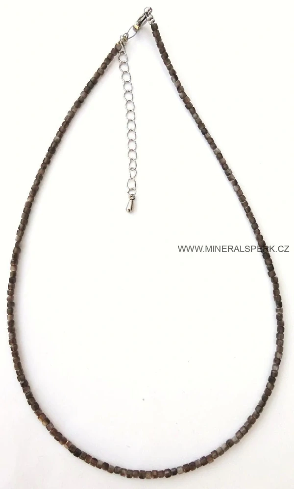 Elegantní náhrdelník z broušeného minerálu stříbrný obsidián