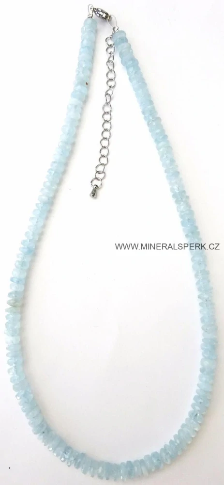 Elegantní náhrdelník z broušeného minerálu akvamarín