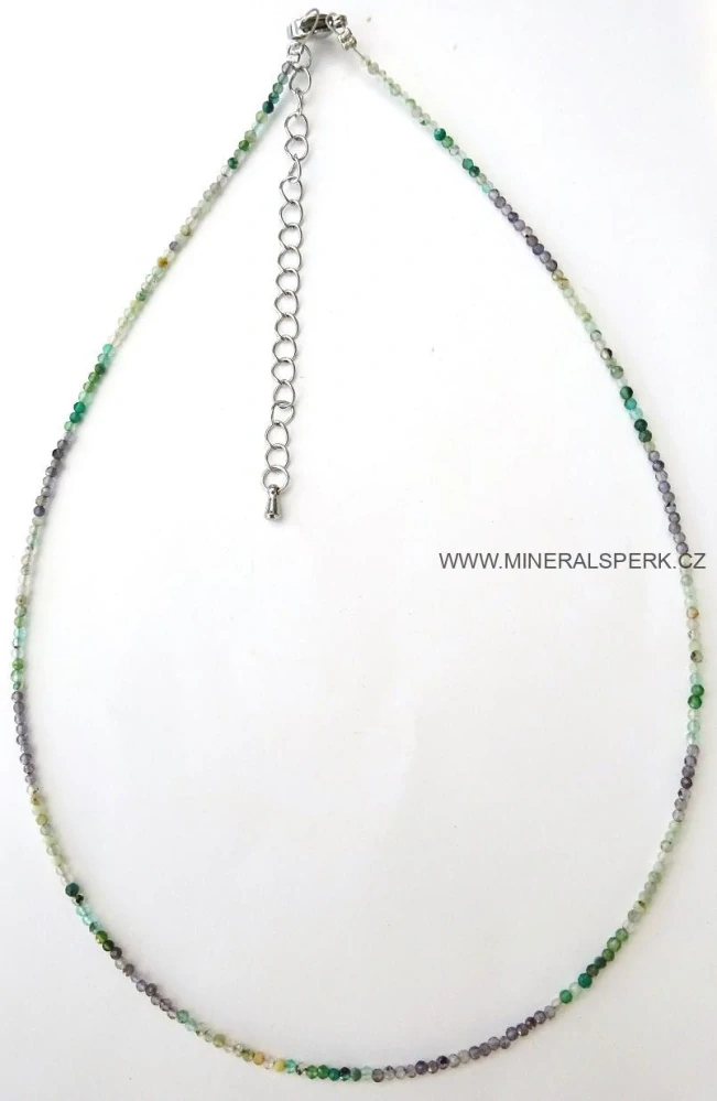 Elegantní náhrdelník z broušených minerálů iolit a onyx