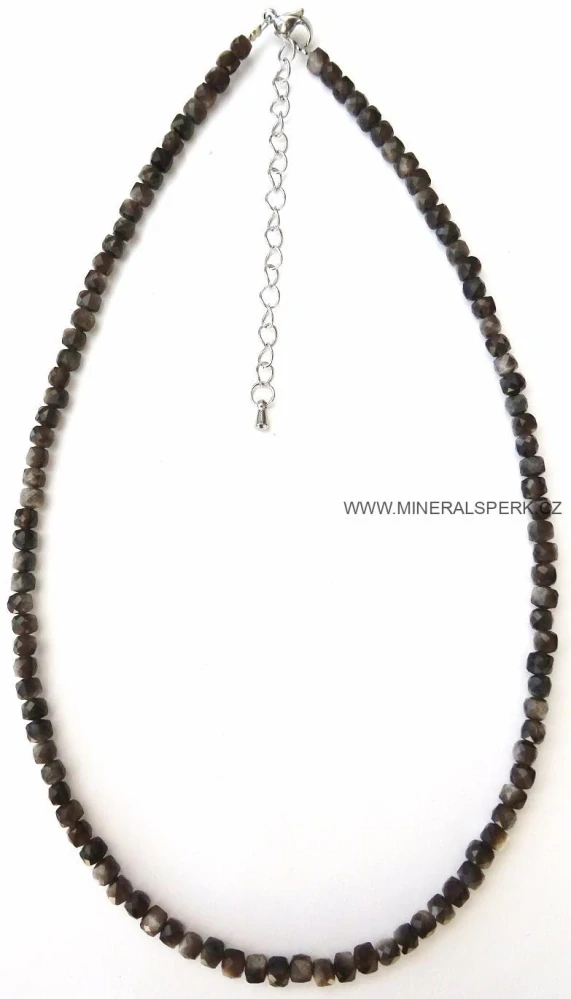 Elegantní náhrdelník z broušeného minerálu stříbrný obsidián