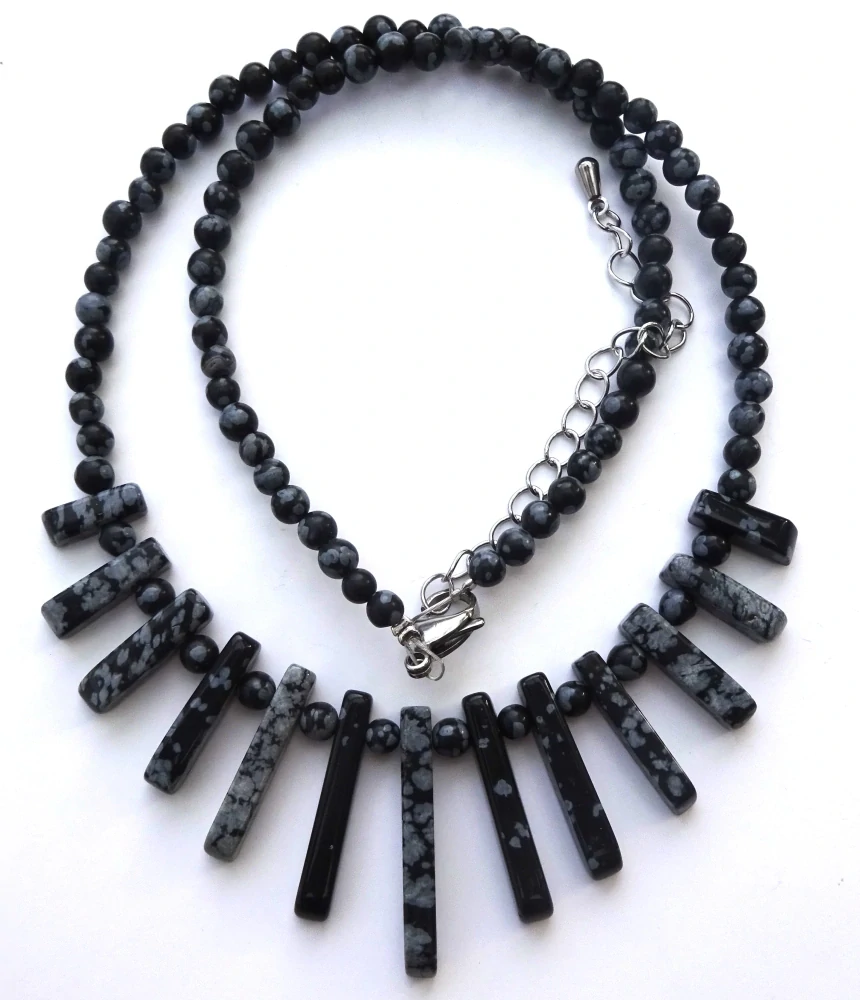 Elegantní náhrdelník z minerálu vločkový obsidián