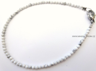 Elegantní náramek z broušeného minerálu magnezit