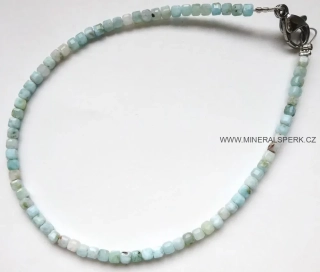 Elegantní náramek z broušeného minerálu larimar