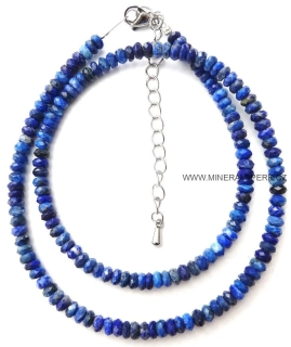 Elegantní náhrdelník z broušeného minerálu lapis lazuli