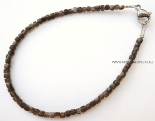 Elegantní náramek z broušeného minerálu stříbrný obsidián