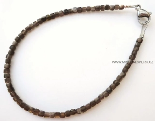 Elegantní náramek z broušeného minerálu stříbrný obsidián