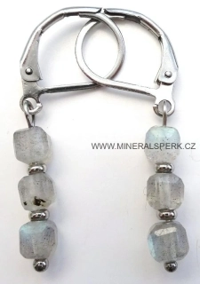 Elegantní náušnice z broušeného minerálu bílý labradorit