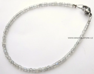 Elegantní náramek z broušeného minerálu bílý labradorit